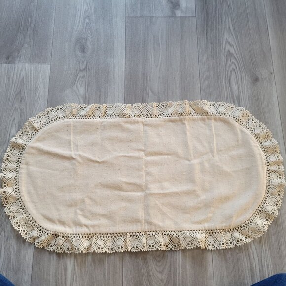 Vintage Handcrafted Lace-Trimmed Table Runners With Basket & Berry Design - Picture 8 of 10